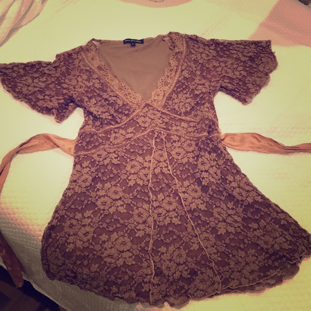 Ann Ferriday vintage-inspired lace tunic